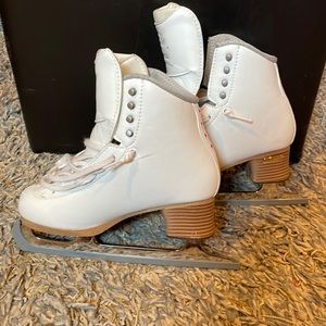 Pre-Loved Jackson Figure Skates!